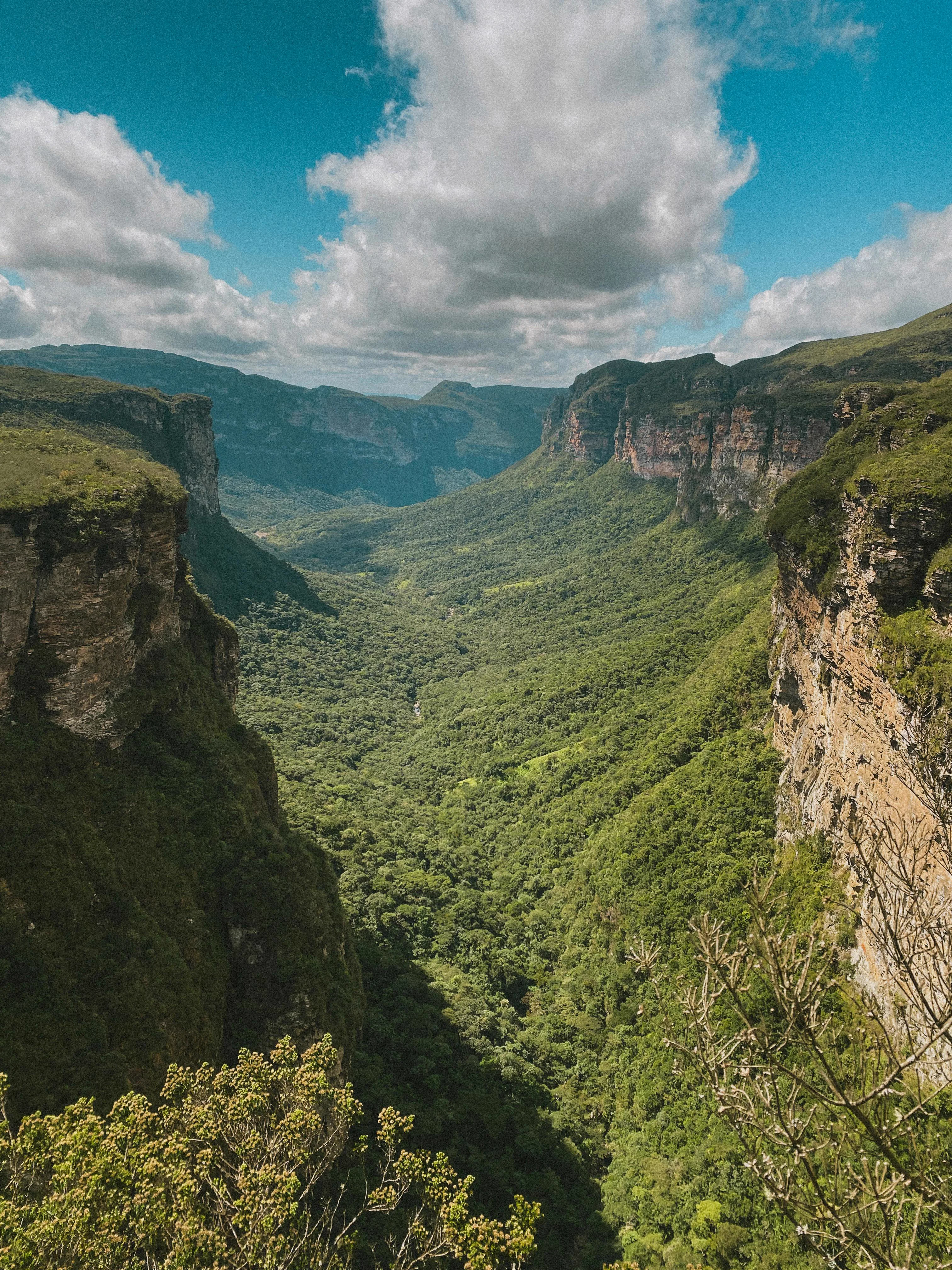 Família em paisagem natural da Chapada Diamantina